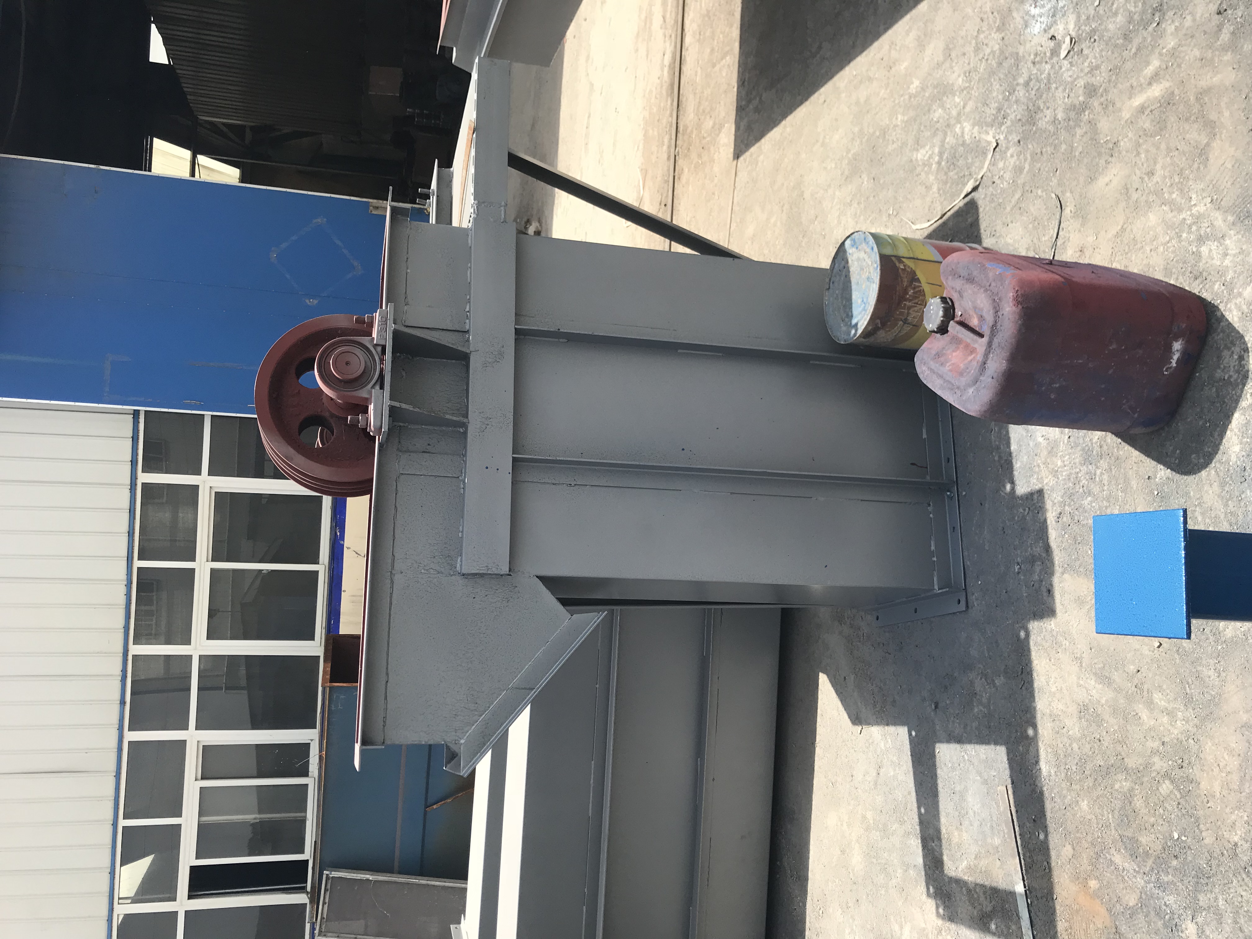 斗式提升機(jī)剎車、逆止、密封、潤(rùn)滑問題都需要在設(shè)計(jì)