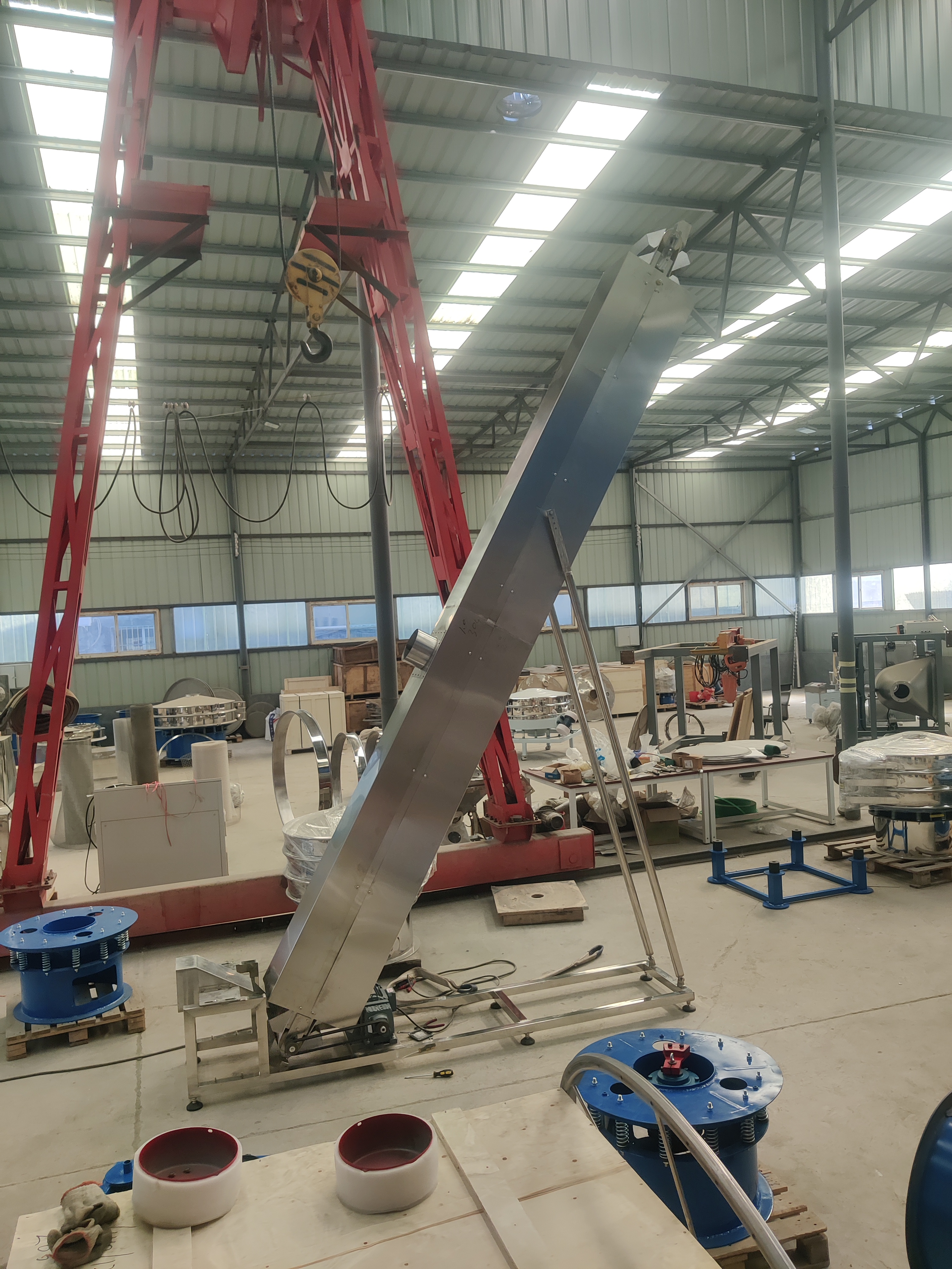 HL環(huán)鏈離心斗式提升機的工作原理及結(jié)構(gòu)有哪些？