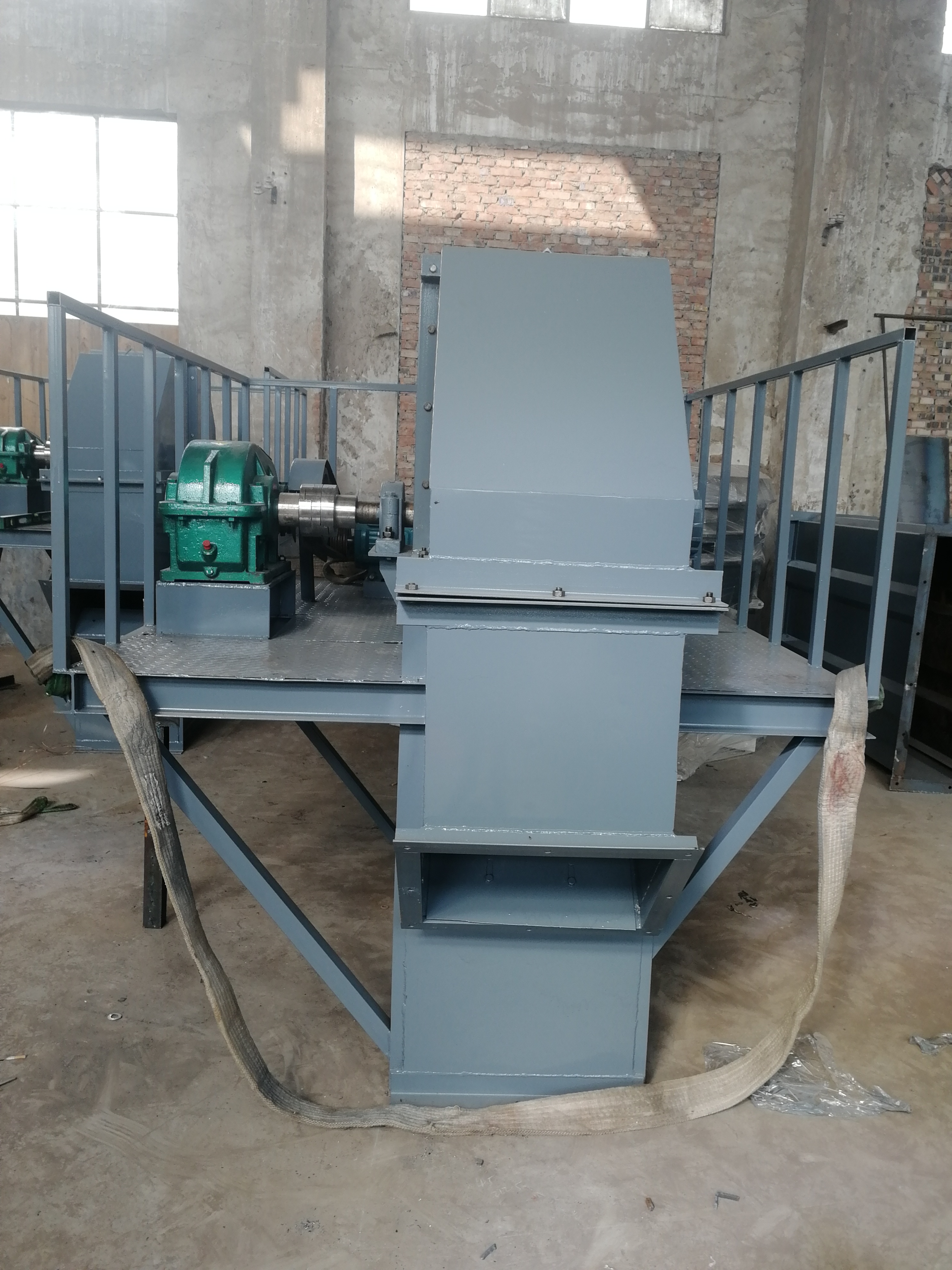 垂直提升機(jī)慢有慢的好處，冷卻連續(xù)(往復(fù)式垂直提升機(jī))